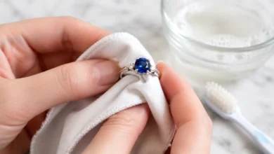 photo of a sapphire ring being cleaned